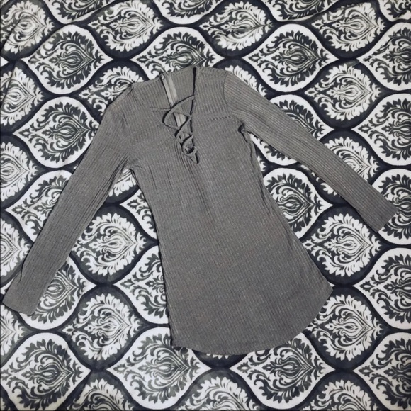 Gray ribbed lattice neck top size small - Picture 3 of 6